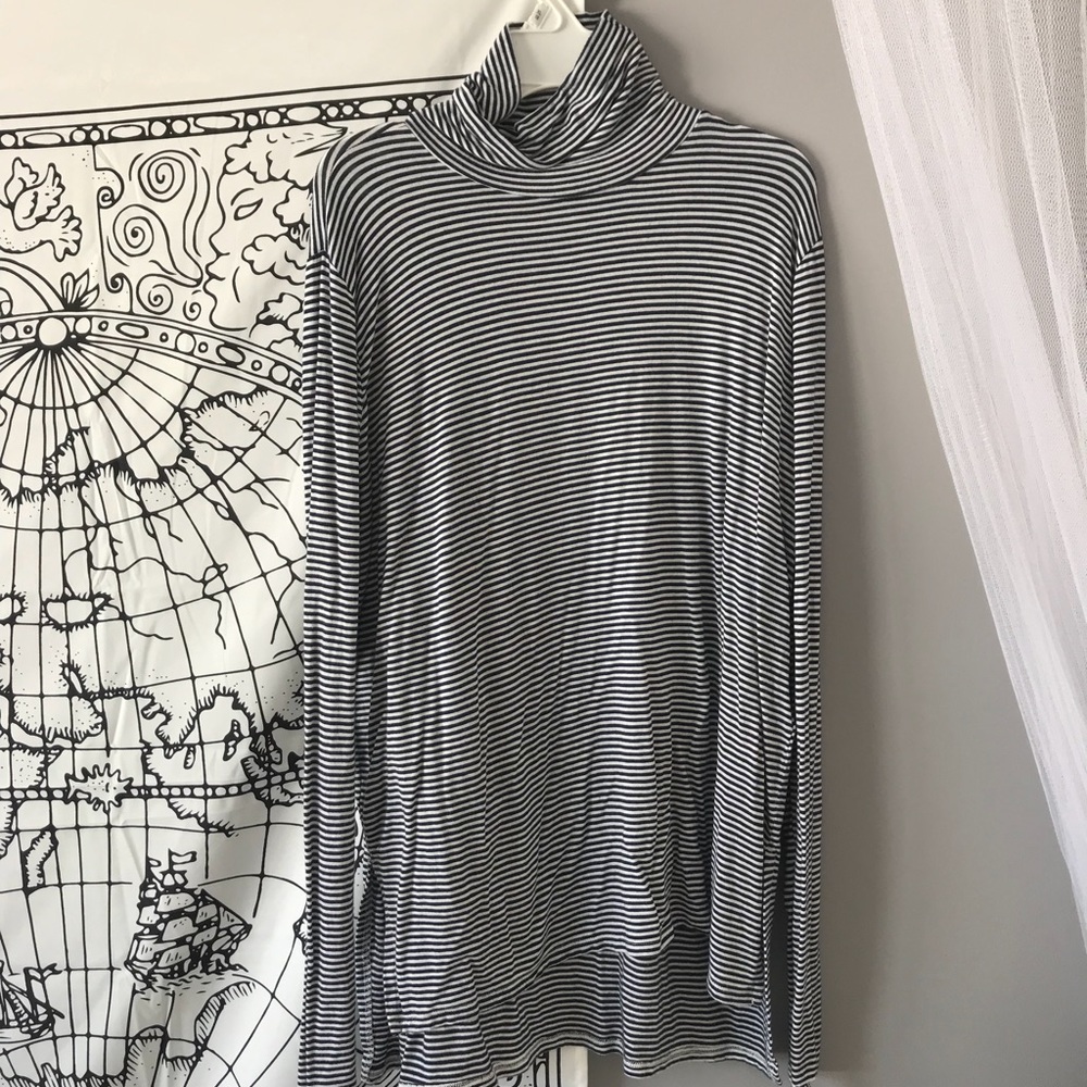 Black and white striped long sleeve turtleneck